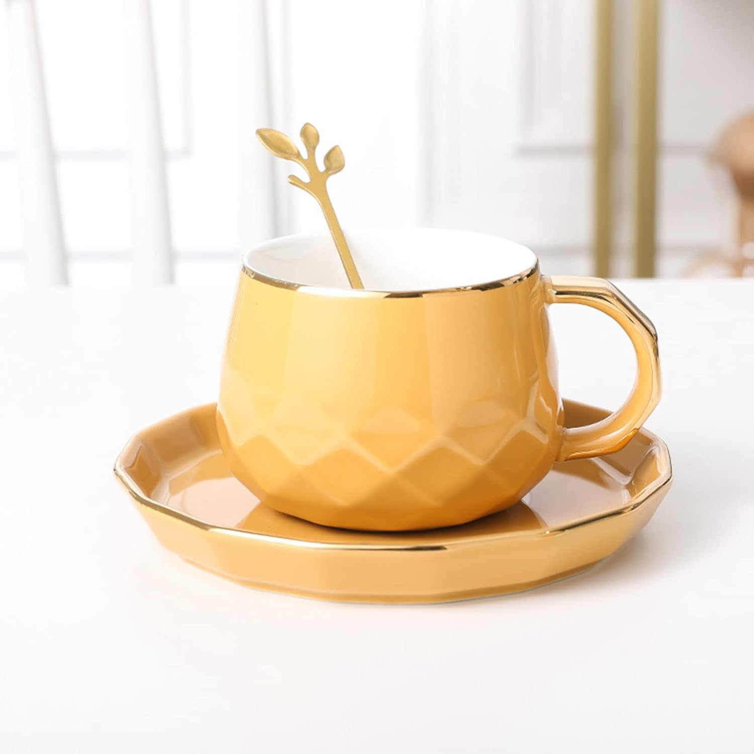 1客セット コーヒーカップ ソーサー ティーカップセット ゴールデンリム 無地 ドリンクカップ 北欧風 食器 コーヒーマグ 来客用 自宅 母へ 彼女 パーティー用 アフタヌーンティー 花茶 工芸茶 お