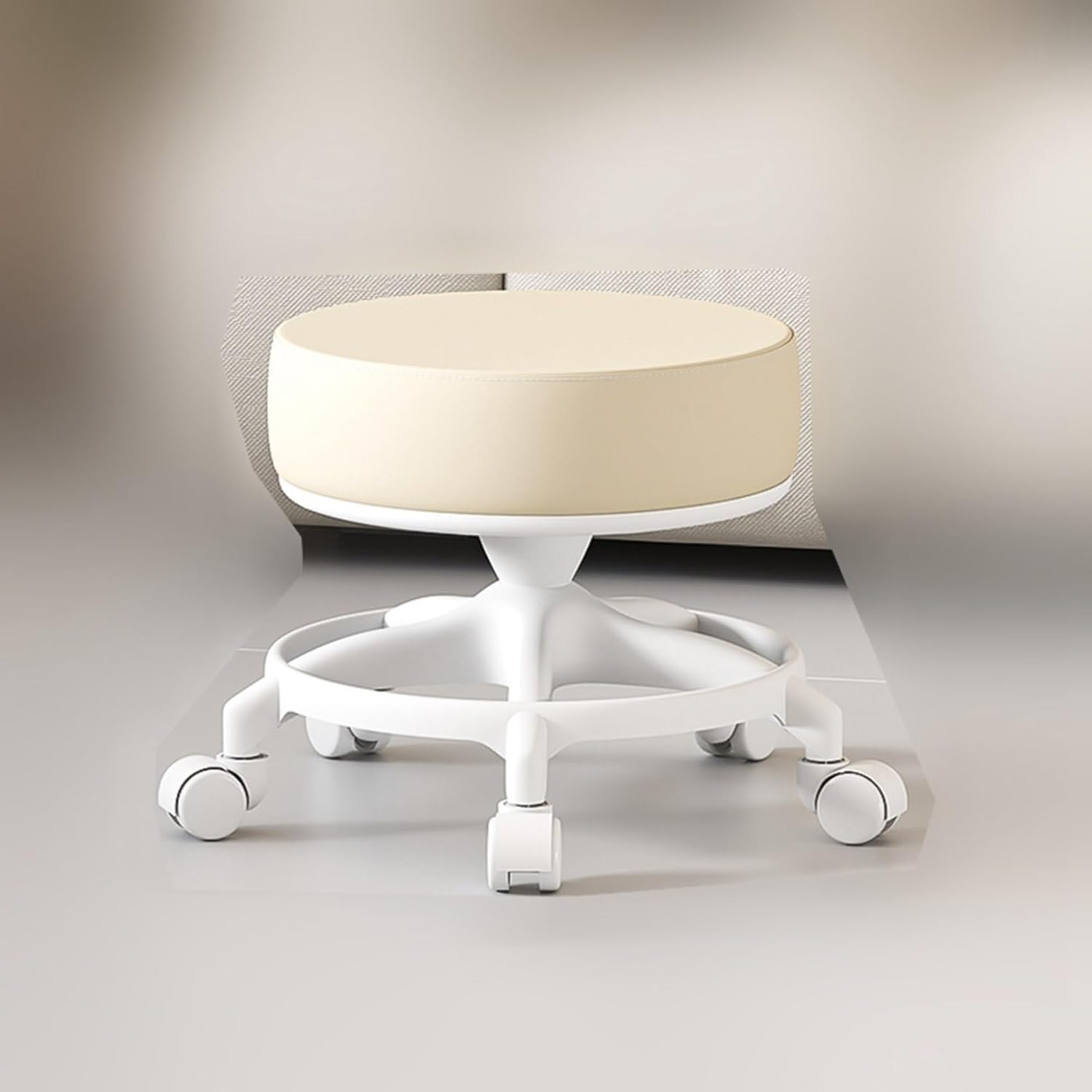 　　　 -------商品詳細------- 車輪付きの低いスツール、高品位骨フレームは、同様の製品よりも厚くて丈夫で、非常に頑丈で安全です 座る短いスツールは、あらゆる種類の作業場所、キャンプ、フロアシーム、ビューティーネイルサロン、Predicure、ワイピングフロア、家庭とキッチン、オフィスなどに広く使用されています 水や汚れがサッと拭けます，防水性、耐摩耗性。高品質の厚みのある高密度のリバウンドスポンジクッションで、変形しにくく、通常のフットスツールよりも快適です。 座っていてもお尻が痛くならないし。かがむ必要がなく、膝関節を保護することもできます。長い間しゃがんでいて、立ってめまいがする心配はありません undefined説明 クラシックな色とシックなデザインは、ほとんどすべての家の装飾を完璧に補完し、完璧にマッチし、家の家具を高めます。 部屋をまとめるには適切なスタイルが必要です。このエレガントでシックなフェイクレザーのオットマンフットレストは、あらゆるリビングルームやベッドルームにぴったりです。 厳選された高品質の高密度スポンジフィリングにより、シート表面全体の弾力性と耐久性が向上します