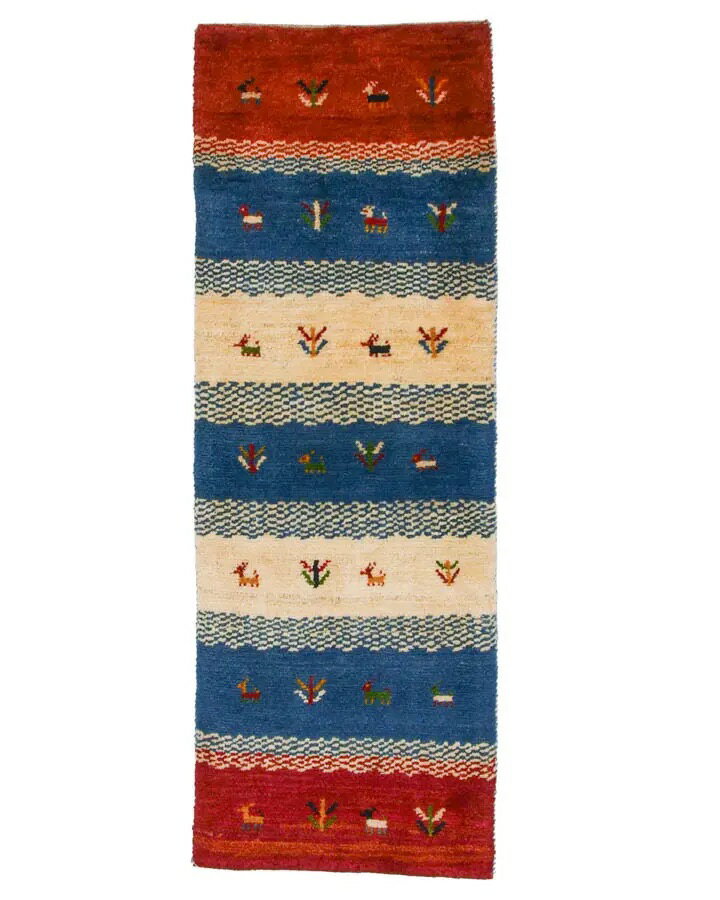 品名 ペルシャギャッベ 素材 ウール サイズ 約52cm x 149cm 生産地 ペルシャ シーラーズ 商品番号 44240 シーラーズで織られた、手織りのペルシャギャッベ。 色の切り替え部分にさりげなく織り込まれたチェック柄がアクセントと...