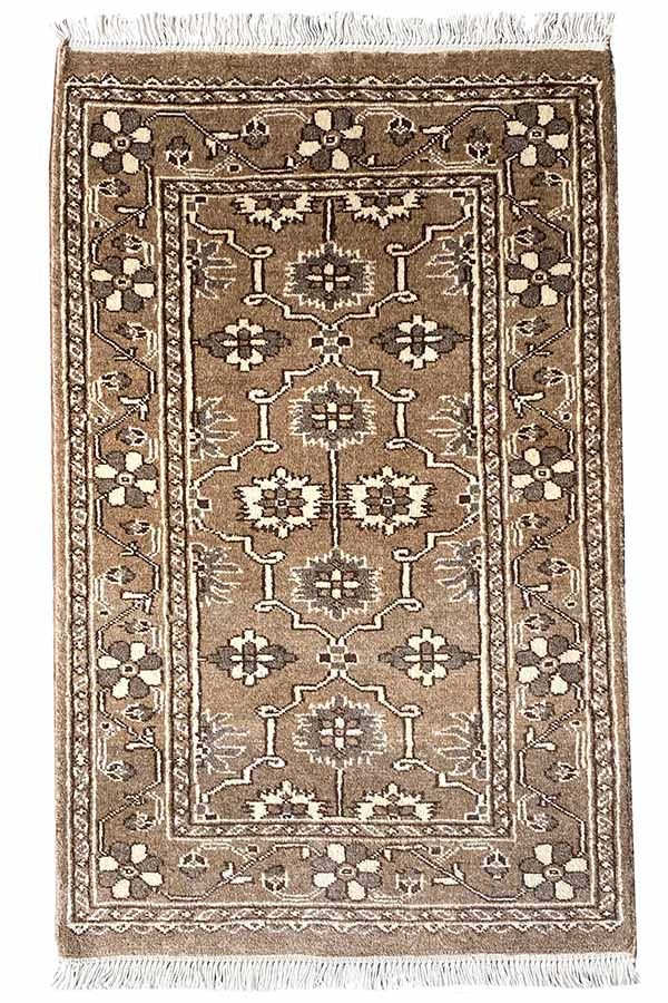 パキスタン絨毯　ファインクオリティ　約62cm x 94cm