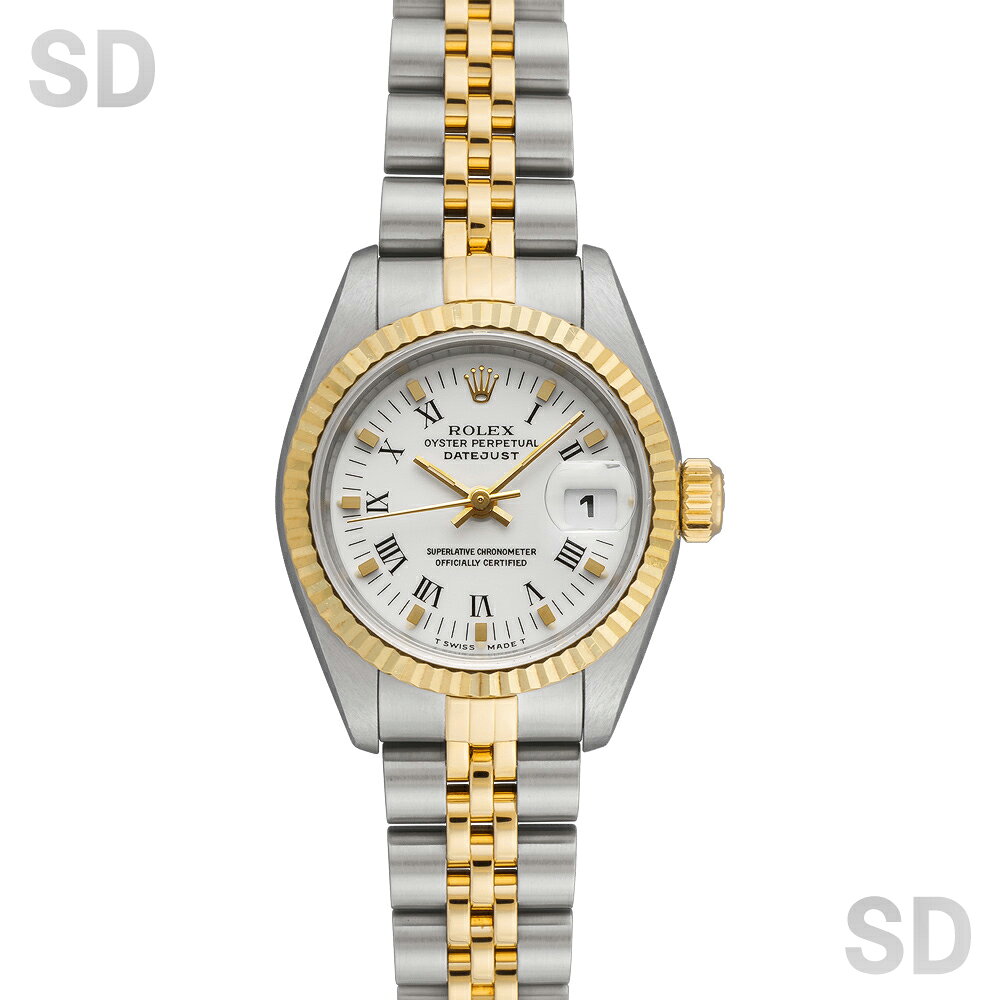 【取扱店舗】上野店 / TEL：0120-207-960【商品詳細】商品番号:21055693リファレンス:69173シリアル:S7*****（1995年4月日付）カラー:ホワイト/プリントローマサイズ:レディースケース径:26mmケース素材:ステンレス×イエローゴールドブレス素材:ステンレス×イエローゴールド腕周り:〜16.0cmオーバーホール:済み（日差+6秒/24H）外装仕上げ:済み（ABランク/小傷あり）メーカー付属品:国際保証書、タグ弊社付属品:弊社保証カード、弊社オーナーズガイド弊社保証:中古15年保証＋オーバーホールサービスパック1回【スタッフからのコメント】デイトジャスト Ref.69173 が入荷いたしました。現在は生産が終了してしまった本個体は、ケース径26mmのレディースサイズに、ステンレスとイエローゴールドを組み合わせたロレゾール仕様(コンビタイプ)を採用し、ロレックスの象徴であるジュビリーブレスレットと、ホワイトカラーをベースにバーインデックスとブラックプリントローマダイアルが上品で落ち着いた印象を与えるモデルです。ラグ表面のサテン仕上げや中空構造のブレスレットにより、後継モデルと比べて軽やかな装着感を実現しつつ、必要十分な堅牢性も確保しており、ロレックスを日常的に気軽に楽しみたい方や、重さのある時計が苦手な方にもおすすめできる一本です。状態です。針には経年によるごく僅かな劣化が見受けられますが、外観を大きく損なうものではなく、目視では判断が難しい範囲でございます。ベゼルにつきましては、エッジの痩せや形状変化を防ぐ目的から、あえて仕上げ(研磨)は行っておりません。そのため、使用に伴う擦り傷や小傷が散見されます。その他の外装部分につきましては、提携の修理工房にて研磨を実施しており、取りきれない小傷がリューズ、ラグ、バックル周辺に見受けられる程度でございます。ブレスレットの伸びも少なく、年式を考慮していただければ全体的に良好なコンディションを保っている個体です。また、内部機械につきましては、職人によるオーバーホール(分解掃除)を実施済みで、動作面においても安心してご使用いただける状態に整っております。中古商品はすべて一点物でございますため、弊社におきましても入荷後すぐに売れてしまうケースが多く、ご検討いただけるタイミングは限られております。ぜひこの機会にお早めにお問い合わせください。