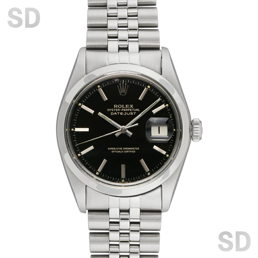 【取扱店舗】上野本店 / TEL：0120-310-606【商品詳細】商品番号:01026321リファレンス:1600シリアル:18*****（1968年頃製造）カラー:ブラック/ミラーサイズ:メンズケース径:36mmケース素材:ステンレスブレス素材:ステンレス腕周り:〜18.0cmオーバーホール:なし（日差+7秒/24H）外装仕上げ:なし（Vランク/ヴィンテージ）メーカー付属品:なし弊社付属品:弊社保証カード、弊社オーナーズガイド弊社保証:ヴィンテージ1年保証【状態】針・文字盤:劣化・外周に一部剥離あり。針、劣化・くすみあり。インデックス夜光、一部欠けあり。ベゼル:小傷・打ち傷あり。ケース:裏ブタ、小傷・打ち傷あり。リューズ、小傷あり。ブレス:伸び・ヨレあり。6時FF、打ち傷あり。バックル、打ち傷あり。バックル王冠、若干の薄れあり。【スタッフからのコメント】非常に珍しい、アンティークデイトジャスト Ref.1600 のミラーダイヤルが入荷致しました。独特の艶と光沢があり、文字盤に書かれたロゴがゴールドにペイントされた雰囲気抜群なミラーダイヤル。こちらの個体はオリジナルのブラックが若干ブラウンに経年変色した「トロピカルダイヤル」です。エイジング感あふれる文字盤は圧倒的な存在感とヴィンテージ感を放ち、希少価値のあるモデルとしてヴィンテージファンの間で圧倒的な支持を受けております。商品状態ですが、文字盤には全体的に艶がしっかりと残り、濃いブラウンへ変化しています。文字盤の縁には各所に剥離がございますがアワーマーカー58分と59分の劣化以外はルーペで確認できる程度で年代を考慮しても文字盤状態は良好です。また、カレンダーディスクは過去に交換されているものと感じます。ブレスレットの伸びは画像をご確認ください。腕周りにサイズをしっかり合わせていただければご使用する事への支障はないと感じます。ムーブメントはcal.1570を搭載。ハックなしです。裏ブタ刻印：1600、68年2期。ハードブレス：62510H。フラッシュフィット：555。クラスプ刻印：B（1977年頃）。弊社にて2024年5月にオーバーホールと外装仕上げを済ませておりますので、安心してご使用いただけるかと思います。また、製造より年月の経っているモデルのため、状態に関してはご考慮頂いたうえでのご購入をお願い致します。