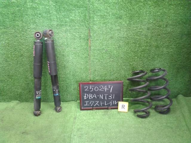 【中古】エクストレイル DBA-NT31 Rストラット・アブソーバーセット E6210-JG01A 自社品番250247 AX6