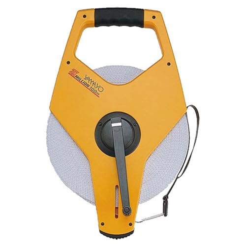 _/長さ100 m/OTR100X・Size:長さ100 m・パッケージ個数:1・サイズ:縦416×横249×厚さ46mm・重量:1700g・標準張力/温度:20N/20℃・規格:テープ幅12.5mm、厚さ0.47mm・用途:電気、鉄道工事、一般測量用ガラス繊維製巻尺。 テープは両面目盛印刷で10cm毎にメートル単位の早読み数字、1m毎に判読しやすいメートル表示マークを採用。 ガラス繊維の芯材に塩化ビニールをコーティング。 ガラス繊維を芯材としたミリオンテープは、温度変化による伸縮が少なく電気絶縁性、耐摩耗性に優れる。 独自のホドキブレーキングシステム(HBS機構)は、引き出し時の空転によるテープのダレを防止。