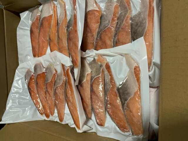 骨なし鮭（サケ）切り身　60g100切入1ケース　【送料無料・業務用・骨なし魚・冷凍便発送】※他の商品と..