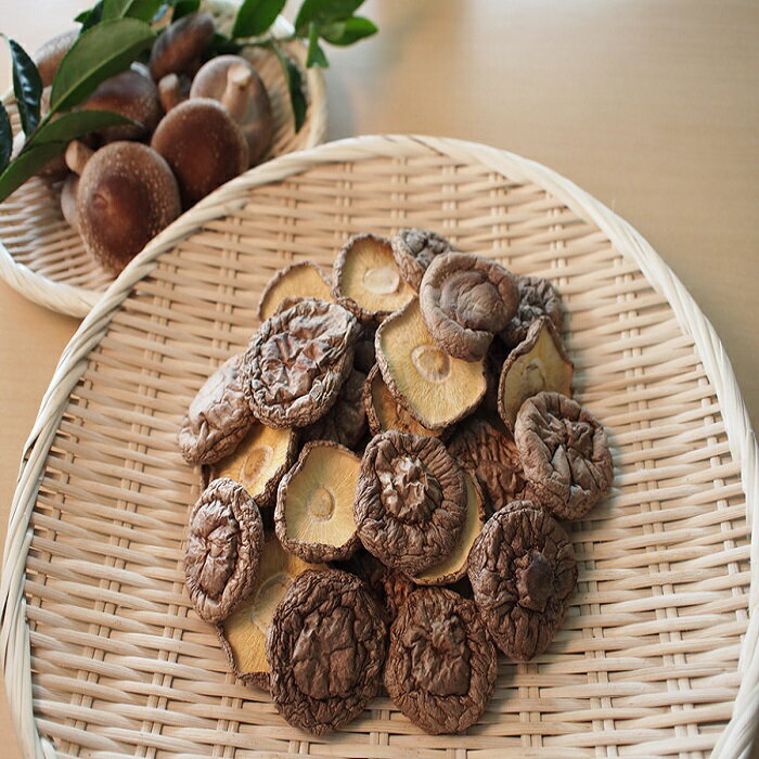 自社生産 鹿児島県産 乾燥しいたけ菌床栽培 軸付き 60g 4袋