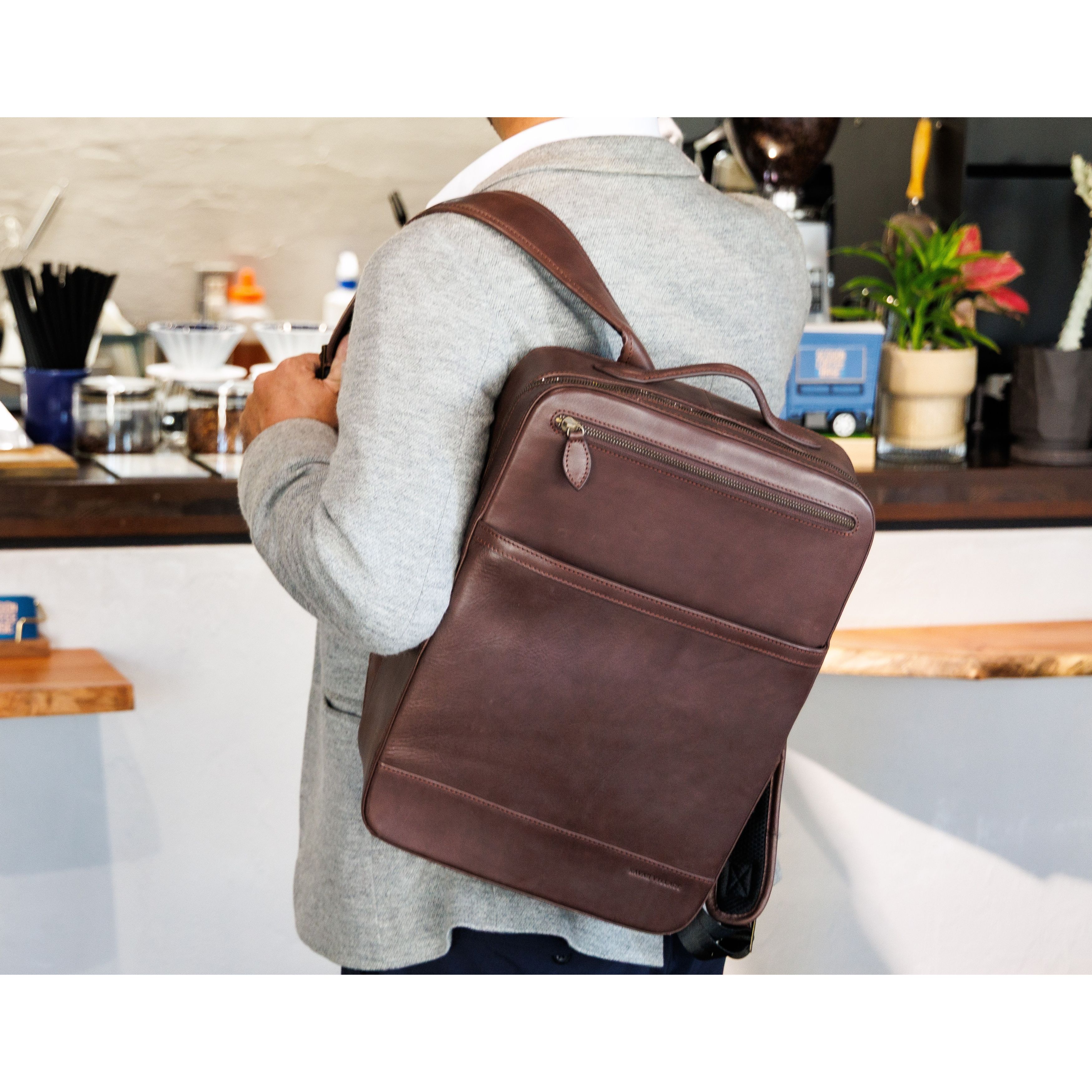 本革ビジネスバックパック Large SV004 SAVAR VILLAGE 全3色 スクエアリュック スクエア型 通勤リュック 自立するバッグ 自立 リュック ビジネス A4が入る pcが入る ビジネスリュックメンズ薄型 本革リュックサック ビジネスバッグリュック 薄型ビジネスリュック 男性 女性