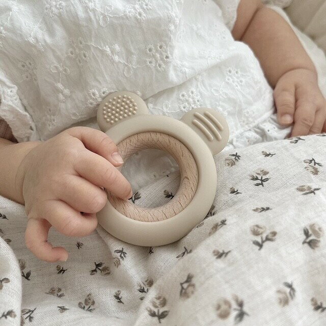 カワイイアンドボーン 赤ちゃん 歯固め リング くまちゃん シリコン BPA free 食洗器対応 おもちゃ 3ヶ月 ベビー用品 子供 幼児 ベビー 女子 男子...
