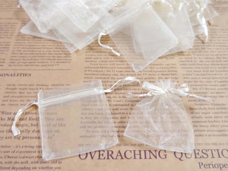 【ジュエリー袋 オーガンジー四角 約90枚】約9x6.3cm ベージュ ケース ポーチ 巾着袋 アクセサリー入れ ラッピング用品 ギフト包装資材 アクセサリー ...