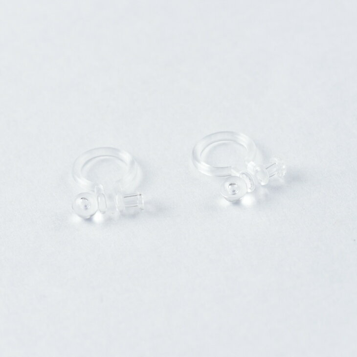 イヤリング パーツ 2個 1ペア 樹脂クリップピアス クリア 10mm タテ芯穴付 台座付き アレルギー対応 痛くない 約1cm ノンホールピアス ハンドメイド 金具 イヤリングパーツ イヤリング金具 さや工房 沙や工房