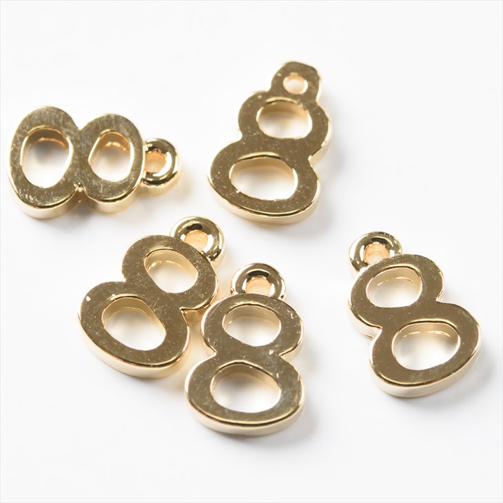 チャーム 数字チャーム 8 10mm ゴールド 5個 1cm チャームパーツ 数字 カン付き ナンバー 金属 アクセサリーパーツ パーツ 金属チャーム ハンドメイド パーツ さや工房