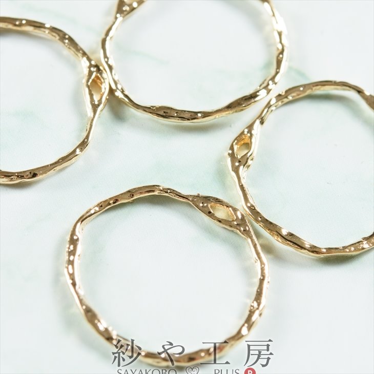 チャーム いびつなラウンド型 ゴールド 22mm 4個 4ヶ アクセサリーチャーム 小 小さめ ラウンド 変形ラウンド 約2.2cm メタルパーツ 金属チャーム 金属パーツ さや工房 アクセサリー パーツ ハンドメイド ハンドメイドパーツ 材料 アクセサリーパーツ 問屋 卸 おすすめ