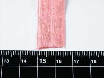 ストレッチリボン サーモンピンク 幅約16mm 約10cm 手芸用品 洋裁材料 服飾資材 手作り小物 包装資材 雑貨 素材 部品 DIY ヘアタイ アクセサリーパーツ パーツ 装飾 衣装 材料 手芸材料 ハンドメイド資材 ストレッチテープ ゴムリボン 伸びる さや工房 沙や工房