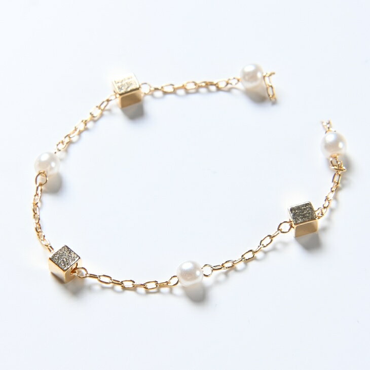 デザインチェーン パール＆キューブ ホワイト×ゴールド