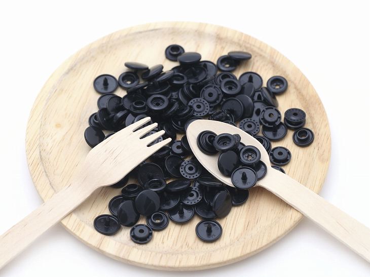 プラスナップ スナップボタン(T-5)【30組(12mm 黒)】手芸材料 プラスチック製 ボタン 入園 入学式 行事 ベビー服 軽量 子供服 雑貨 小物 金属アレルギーの方にも優しい 取り付け方 かわいい