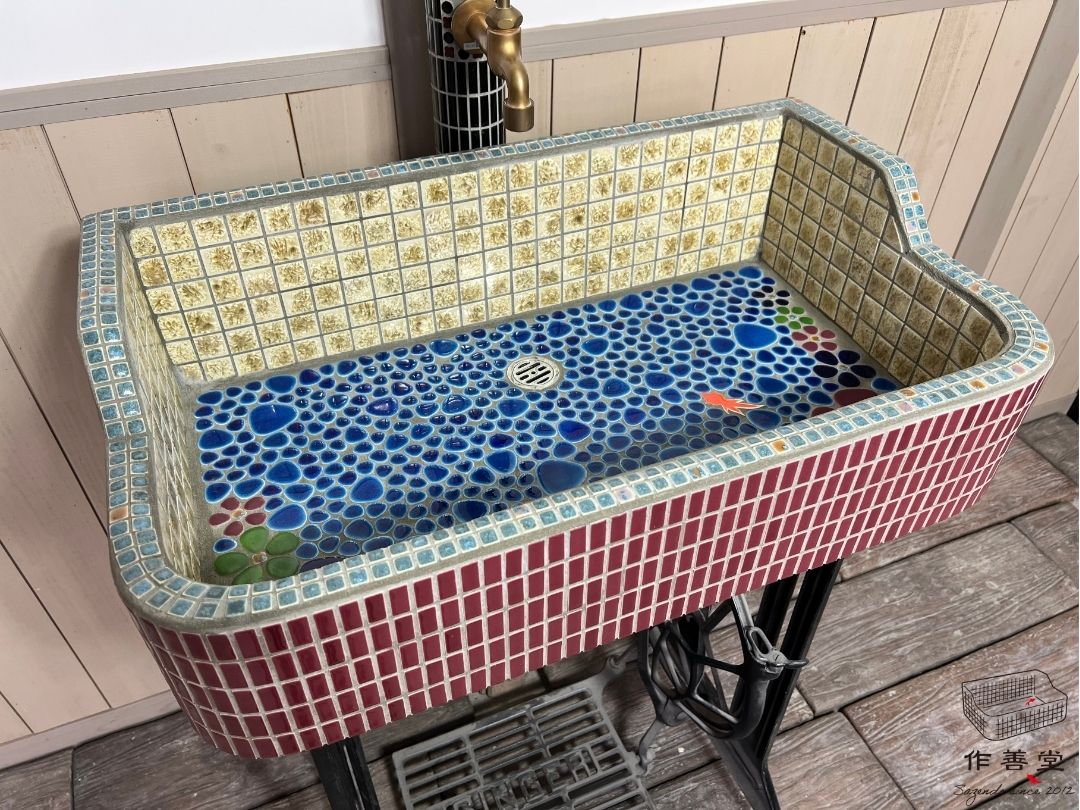 【即納可能！】ガーデンシンク タイルシンク ガーデンパン 庭 手洗い 店舗 水受け 屋外 外用シンク 外の流し台 カフェ 流し トイレ ガーデニング レトロ 可愛い おしゃれ 人気 モザイク 古民家 リフォーム 作善堂 暮らし雑貨 道具 キャンプ場 保育園