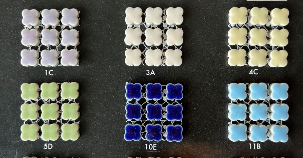 【人気の花子の少量販売/100グラム入り】タイル モザイクタイル 花子 10mm 花形 ばら 100g単位 色 選ぶ 作善堂 オリジナルカラー有 浴室 お風呂 トイレ 水回り 玄関 内装 外装 外壁 内壁 古民家 庭 レトロ