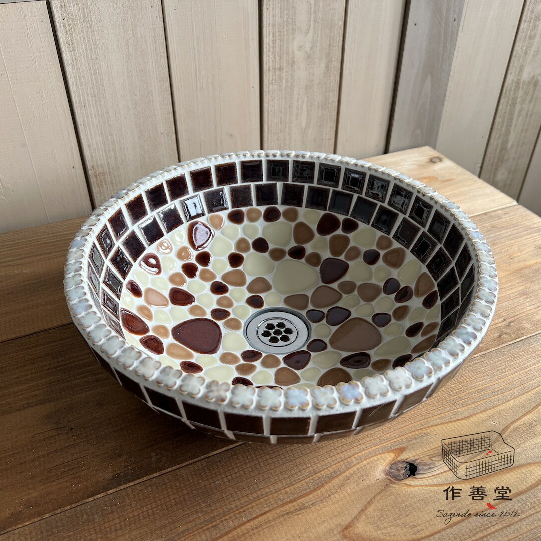 Rakuten - 【即納可能】ガーデンシンク タイルシンク タイル流し台 昭和レトロ モザイクタイル 作善堂 外流し 防水 抗菌 洗面ボウル ガーデンパン 庭 手洗い 小型 店舗 屋内 カフェ トイレ ガーデニング レトロ 可愛い おしゃれ 人気 美濃焼 家 リフォーム 暮らしの道具 立水栓 丸型