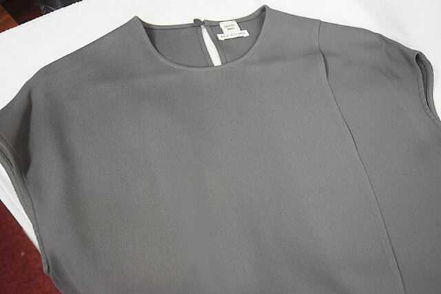 エルメス　フレンチスリーブ　ワンピース　グレー　サイズ34　レーヨン59％×シルク41％　本物　未使用　タグ付き　2020年モデル　HERMES One‐piece dress new　参考価格約23万！