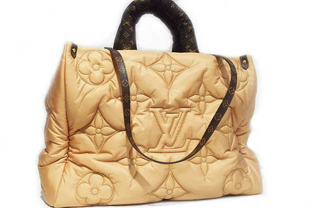 乐天商城 - ルイヴィトン　LOUIS VUITTON　オンザゴー　GM　LVピロー　M59007　ベージュ ブラウン　リサイクルナイロン　G金具　ゴールド金具　トートバッグ　本物　未使用　展示品　保管品