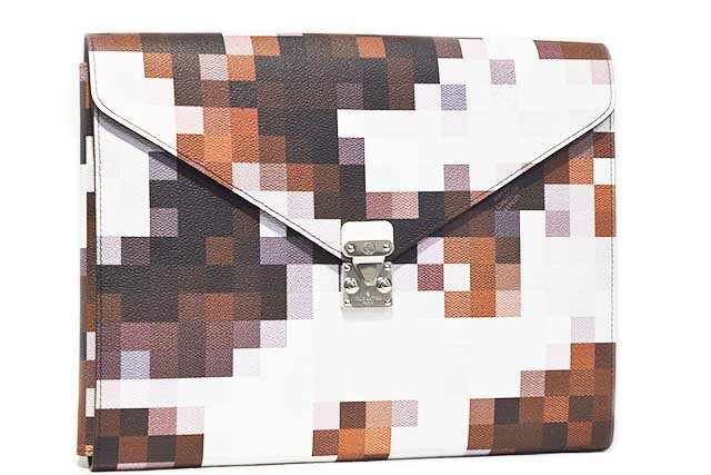 乐天商城 - ルイヴィトン　LOUIS VUITTON　フォルダーマーク　GI1137　カモフラージュ ピクセル　白×ブラウン×グレー　PVCコーティングキャンバス　S金具　シルバー金具　クラッチバッグ　セカンドバッグ　メンズ　本物　未使用　展示品
