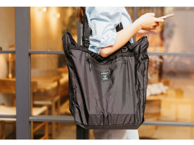 5050WORKSHOP PACKABLE TOTE BAG パッカブル トートバッグ 15L 防水 止水ファスナー キャンプ 旅行出振 車中泊 肩掛け プレゼント サーフ スノー ギフト PACKABLE BAG SERIES フィフティフィフティワークショップ 3