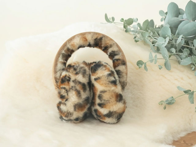 SBC楽天市場店の国内正規品 emu australia シープスキン イヤーマフ Leopard Earmuffs CHESTNUT チェスナット Angahook Earmuffs Sheepskin Ear Warmers w7021 エミューオーストラリア｜アングル2