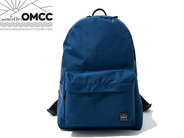 BACK PACK STD（OMC-BP0001） と同じスペックのパッカブルモデル。これ一つあれば旅行時に大きなBACK PACKを持って行く必要がありません。小さくたため簡単に使用できるバッグは旅先で出かけるときに便利です。・撥水性に優れたリップストップナイロン素材。・オリジナルジップトップとシリコン製引き手。・小さくコンパクトに折りたたみ可能なパッカブルタイプ。FABRIC: ナイロン100%SIZE SPEC: H44×W30×D12cm当店はOMCCの国内正規取扱店です。メーカー希望小売価格はメーカーサイトに基づいて掲載しています