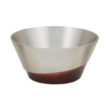 着物の「袴」をイメージし、高品質の鋳物技法により重厚感ある豊かな鋳肌の風合いに仕上げました。サイズH4.8×直径10.1cm個装サイズ：10×10×5cm重量個装重量：100g素材・材質真鍮生産国日本fk094igrjs
