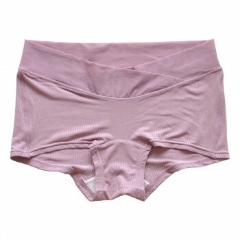 ウエストベルトにパワーネットを採用し、部分的にうっすら肌が透ける素材感がシンプルながら品の良い大人っぽさを演出。肌あたりもやさしく、メッシュ素材なので通気性も良好。お洗濯でも乾きやすいのがポイントです。デザインは、ボクサータイプを採用。裾口はゴムなしでらくちんなはき心地。浅履きタイプなので、妊婦検診に便利でエコーの際もスムーズです。広幅のウエストベルトは伸縮性があるので、くいこみにくく面でお腹にやさしくフィット。さらにクロス形状が妊娠中から出産後まで変化するお腹に対応し長くご使用いただけ経済的。計算されたウエストラインの傾斜で前はすっきり、後ろはすっぽり安定のスタイルです。脇の縫製は、縫い代を上から押さえ肌あたりを軽減。洗濯ラベルは直接肌にあたらない位置に縫い付けています。※マタニティサイズは一般のレディースサイズと異なりますのでご注意ください。※ボディサイズの変化は個人差がありますので、当てはまらない場合もございます。※妊娠月数、着用感の好みによって先を見越したサイズ選びをおすすめします※油分(ボディクリームオイル等)が製品に沈着すると色移りが発生する場合がございますのでご注意ください。※衛生商品のため、お客様都合による返品交換はできませんので、あらかじめご了承ください。サイズLサイズ(腹囲:88?110cm、ヒップ:90?103cm)個装サイズ：13×17×2cm重量個装重量：39g素材・材質ポリエステル90%、ポリウレタン10%(針抜きベア天竺)メッシュ部:ナイロン90%、ポリウレタン10%クロッチ裏:綿100%仕様【生地】厚さ:やや薄め伸縮性:あり透け感:若干あり【お手入れ方法】洗濯機洗い可(ネット使用)生産国中国fk094igrjs