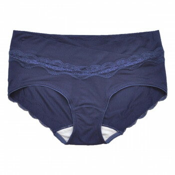 ゴムを使用せずパワーネットを身生地で包んだ広幅のウエストベルトは、大きくなるおなかに面でソフトフィット。身体にやさしい仕様です。浅履きタイプのショーツなので、みぞおちあたりの不快な締めつけから解放され楽ちん。健診のエコー時にもスムーズです。産前産後と計算されたウエストラインでフロントをすっきり見せ、後はヒップをすっぽり包む安定感のあるバックスタイルです。身生地は、ストレッチ性のあるベア天竺素材なので、産前産後と長く使え、産後も上下コーデを楽しめます。ウエストとヒップはラグジュアリーなレースを贅沢にあしらいました。ヒップレースは直接肌に触れにくい生地の上に重ねる仕立てに。見た目も機能も充実なアイテムです。※マタニティサイズは一般のレディースサイズと異なりますのでご注意ください。※ボディサイズの変化は個人差がありますので、当てはまらない場合もございます。※妊娠月数、着用感の好みによって先を見越したサイズ選びをおすすめします※油分(ボディクリームオイル等)が製品に沈着すると色移りが発生する場合がございますのでご注意ください。※衛生商品のため、お客様都合による返品交換はできませんので、あらかじめご了承ください。サイズLサイズ(腹囲88?110cm、ヒップ90?103cm)個装サイズ：15×18×2cm重量個装重量：50g素材・材質ポリエステル90%ポリウレタン10%(針抜きベア天竺)レース部分:ナイロン、ポリウレタンクロッチ裏:綿100%仕様【生地】厚さ:やや薄め伸縮性:あり透け感:若干あり【お手入れ方法】洗濯機洗い可(ネット使用)生産国中国fk094igrjs