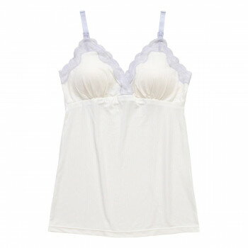授乳機能は、ストラップオープンとクロスオープンの2通り可能。取り外し可能なカップ付きです。アンダーはフロント部分にゴムが入り、ストラップの丈調節も可能なのでボディにやさしくフィット。臨月も安心な着丈で、ボトムインにも快適なすっきりシルエットです。肌寒い時期の授乳ではお腹が冷えないので便利です。カップを取り外しブラの上から重ね着使いも可能。通年で体温調節にお使い頂けるアイテムです。※油分(ボディクリームオイル等)が製品に沈着すると色移りが発生する場合がございますのでご注意ください。※マタニティサイズは一般のレディースサイズと異なりますのでご注意ください。※バストなどボディサイズの変化は個人差がありますので、当てはまらない場合もございます。※妊娠月数、着用感の好みによって先を見越したサイズ選びをおすすめします※バストの補正力はありません。バストトップを目立たせないことが主な目的です。サイズL?LLサイズ(バスト93?108cm、腹囲88?120cm)個装サイズ：23×33×4cm重量個装重量：115g素材・材質ポリエステル90%、ポリウレタン10%(針抜きベア天竺)、レース部分:ナイロン ポリウレタン、カップ裏:綿100%仕様【生地】厚さ:やや薄め伸縮性:あり透け感:若干あり【お手入れ方法】洗濯機洗い可(ネット使用)生産国中国fk094igrjs