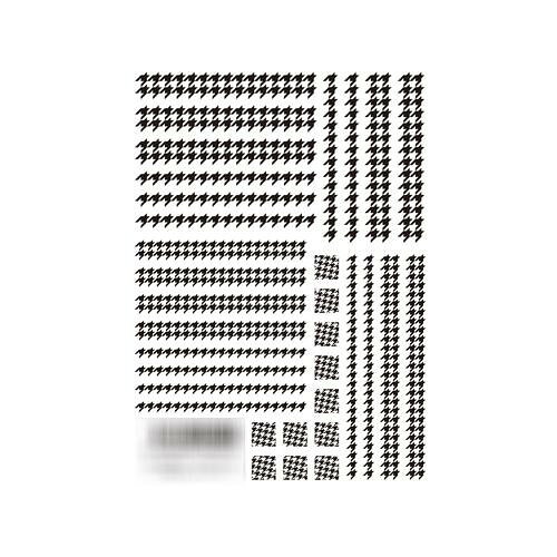 大人っぽい印象になるブラックカラーの千鳥格子柄。手描きでは難しいシャープで綺麗なデザインが簡単に出来上がるネイルシールです。サイズシートサイズ:88mm×120mm個装サイズ：15×9×1cm重量個装重量：7g素材・材質ポリエチレンフィルム生産国日本貼るだけで簡単におしゃれなネイルが完成!しなやかフィットシート使用。大人っぽい印象になるブラックカラーの千鳥格子柄。手描きでは難しいシャープで綺麗なデザインが簡単に出来上がるネイルシールです。fk094igrjs