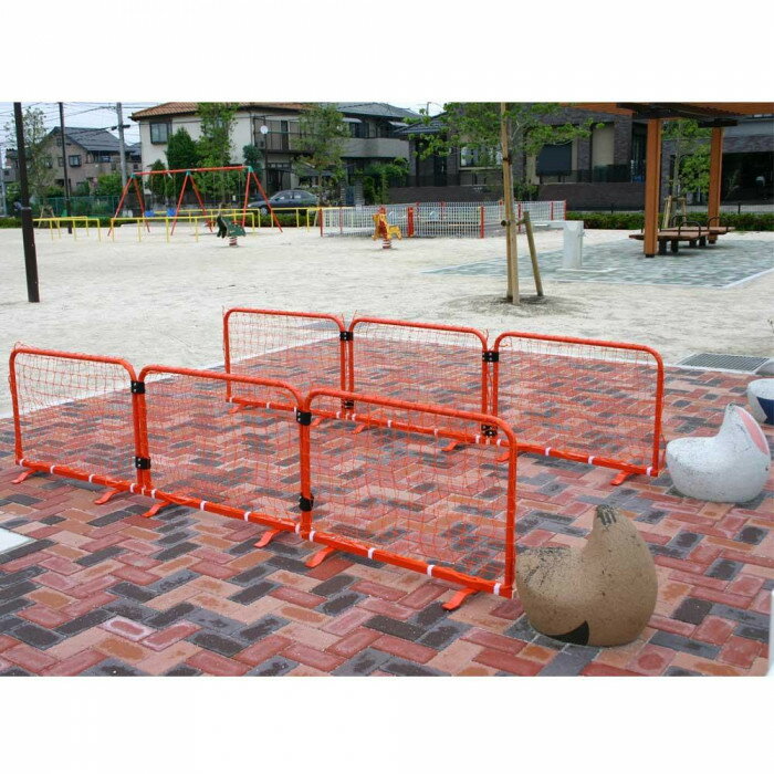 色々な用途に使用できます。※時間指定不可サイズ奥行30×全幅90×全高63cm個装サイズ：90×63×30cm重量5kg個装重量：5000g素材・材質スチール(粉体塗装)仕様連結用ベルト2本付生産国日本多目的フェンスL90 B-754運動施設や教育施設で活躍 9jr0osw2