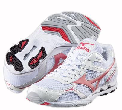 ※長期保管品のため処分価格で　送料無料　お買い得60％OFF★　ミズノ【MIZUNO】 レディースレーシングシューズ　ウエーブリボルバー3【W】　　8KS956