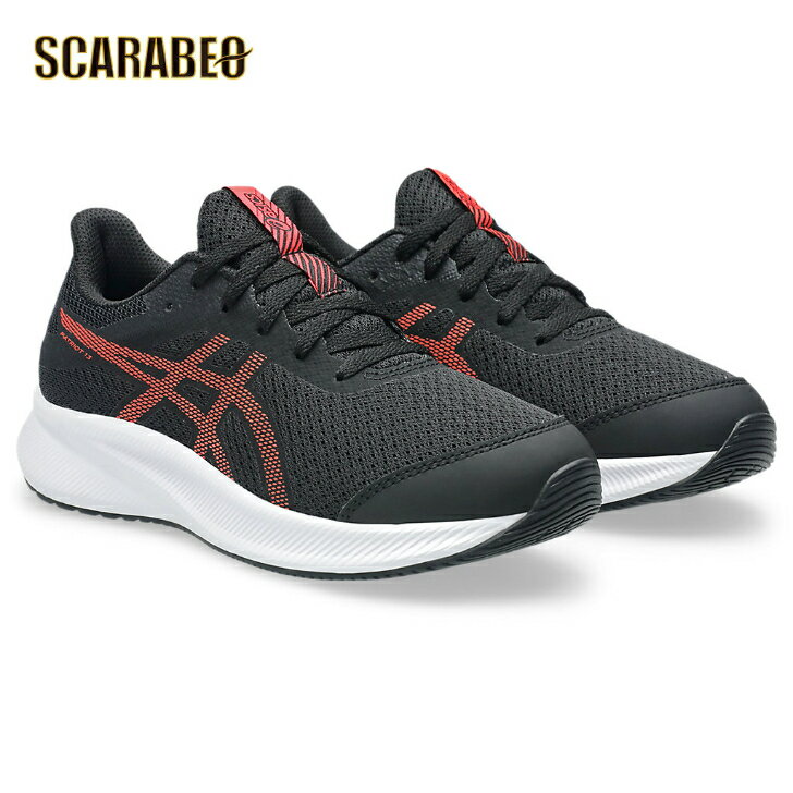 ASICS「PATRIOT 13 GS」は、クリーンなデザインと柔らかな足当たりが魅力のキッズ向けランニングシューズ。 アシックス キッズ ランニングシューズ PATRIOT 13 GS 子供靴 スニーカー 1014A267.008 ブラック×フラッシュレッド STANDARD幅 ジュニア 運動靴 20-25cm 1014a267-008