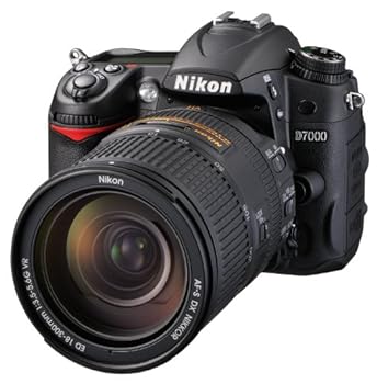 【中古】Nikon デジタル一眼レフカメラ D7000 スーパーズームキット AF-S DX NIKKOR 18-300mm f/3.5-5.6G ED VR付属 D7000 LK18-300