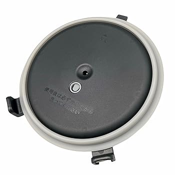 【中古】日立 HITACHI 炊飯器用内蓋 ふた加熱板 RZ-WS4M 002【メーカー名】【メーカー型番】【ブランド名】日立(HITACHI) カテゴリー別 【商品説明】日立 HITACHI 炊飯器用内蓋 ふた加熱板 RZ-WS4M 002画像はサンプル写真のため商品のコンディション・付属品の有無については入荷の度異なります。※中古品のため「限定」「初回」「保証」「DLコード」などの表記がありましても、特典・付属品・保証等は付いておりません。中古品のため使用に影響ない程度の使用感・経年劣化（傷、汚れなど）がある場合がございます。※中古品の特性上ギフトには適しておりません。当店では初期不良に限り、商品到着から5日間は返品を受け付けております。お問い合わせ・メールにて不具合詳細をご連絡ください。お客様都合での返品はお受けしておりませんのでご了承ください。他モールとの併売品の為、売り切れの場合はご連絡させて頂きます。★ご注文からお届けまで1、ご注文（24時間受付）2、注文確認⇒当店から注文確認メールを送信致します3、在庫確認⇒中古品は受注後に、再メンテナンス、梱包しますので、お届けまで3日〜10日程度とお考え下さい。4、入金確認⇒前払い決済をご選択の場合、ご入金確認後、配送手配を致します5、出荷⇒配送準備が整い次第、出荷致します。配送業者、追跡番号等の詳細をメール送信致します。6、到着⇒出荷後、1〜3日後に商品が到着します。※離島、北海道、沖縄は遅れる場合がございます。予めご了承下さい。お電話でのお問合せは少人数で運営の為受け付けておりませんので、お問い合わせ・メールにてお願い致します。ご来店ありがとうございます。当店では良品中古を多数揃えております。お電話でのお問合せは少人数で運営の為受け付けておりませんので、お問い合わせ・メールにてお願い致します。
