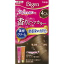 ★パッケージ・商品内容等は、予告なく変更する場合も 　ございます。予めご了承ください。 ★当店では複数の店舗で在庫を共有しております。 　在庫切れの場合もございますので予めご了承ください。 【商品説明】 ・密着して染める。濃密クリームが生え際にくいつきとどまる ・色持ち成分配合。染料の流出を抑え、日にちが経っても髪色キレイ！ ・ツンとしない、ほのかなアロマの香り ・天然由来のトリートメント成分配合 【使用方法】 (1)混合クリームをつくります。 　1剤と2剤を同量出し、よく混ぜます。 (2)クリームをぬります。 　乾いた髪に、コームブラシでムラなくぬります。15分放置。 (3)洗い流します。 　よくすすぎ、シャンプー・リンスで仕上げます。 【セット詳細】 1剤・・・40g 2剤・・・40g 【使用上の注意】 必ずご購入前・ご使用前にお読みください。 ・ご使用の際は必ず使用説明書をよく読んで正しくお使いください。 ・ヘアカラーはまれに重いアレルギー反応をおこすことがあります。 ・次の方は使用しないでください。 (1)今までに本品に限らずヘアカラーでかぶれたことのある方 (2)今までに染毛中または直後に気分の悪くなったことのある方 (3)頭皮あるいは皮膚が過敏な状態になっている方 　(病中、病後の回復期、生理時、妊娠中等) (4)頭、顔、首筋にはれもの、傷、皮膚病がある方 ・ご使用の際には使用説明書にしたがい、 　毎回必ず染毛の48時間前に皮膚アレルギー試験 　(パッチテスト)をしてください。 ・薬剤や洗髪時の洗い液が目に入らないようにしてください。 ・眉毛、まつ毛には使用しないでください。 ・幼小児の手の届かない所に保管してください。 ・高温や直射日光を避けて保管してください。 ・幼小児には使用しないでください。 【発売元】 ホーユー株式会社 (白髪染め　白髪隠し　ヘアカラー　女性用白髪染め　カラーリング) 広告文責：SCB 050-3302-2709 原産国：日本 区分：医薬部外品