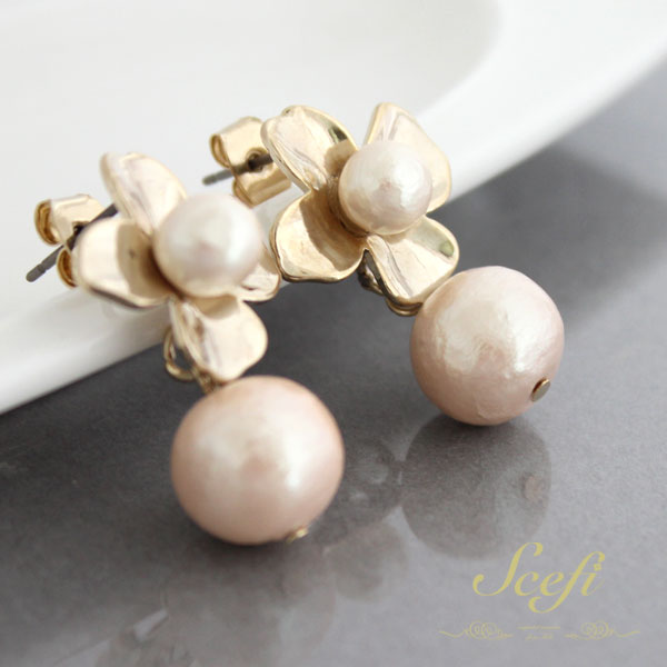 コットンパール フラワー ピアス ゴールド 花 四枚花 レディース アクセサリー 大人っぽい シンプル 母の日 プレゼント 実用的 ギフト