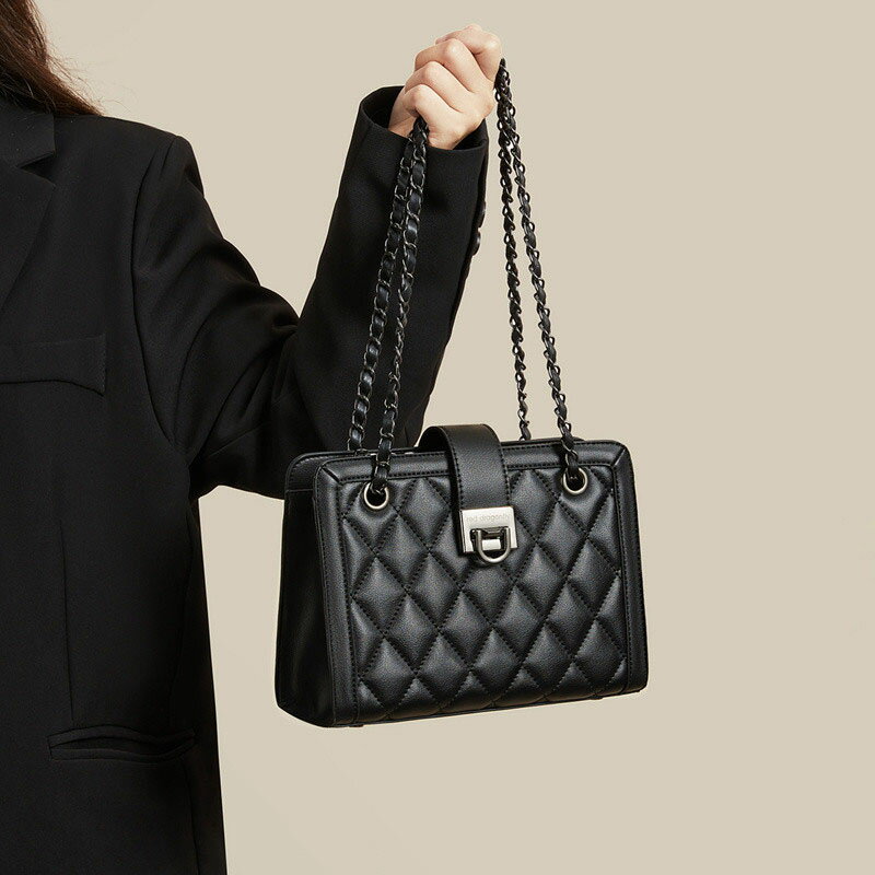 【本革/キルティング/チェーン】レディース ショルダーバッグ 斜めがけ フォーマル対応 冠婚葬祭・パーティーに最適 上品デザイン