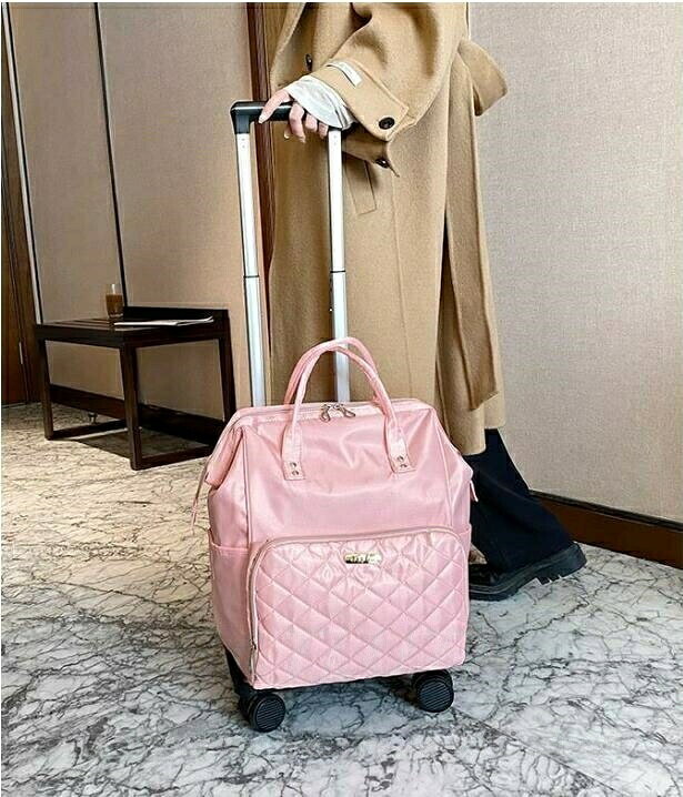 サイズM:30x22x90cmL:35x24x90cm材質ナイロン製商品説明リュックとキャリーバッグが一体化になっているシンプルな最新のバングです。キャリーはバッグと取り外し可能で、普段はリュックとしても利用楽々です。キャスターは360度静音キャスターで2段式です。開け口はマザーズバッグのようにパカッと開けるので荷物の取り出しに便利です。小と大、両方とも機内持ち込み可能です。注意事項※ 【サイズ】◆サイズをご確認後発注お願いします。※【保存方法】◆長期間ご使用にならない場合には、カビを防ぐためにも、詰め物をして通気性の良い、湿度の低い場所に保管してください。また高温と なる場所への放置は避けてください。 ヌメ革の一番のお手入れは何といっても日々使ってあげる事です。大切にしまいこむのではなく、 できるだけあなたの生活とともにそばに置いて、日の光をあててあげてください。ソフトキャリーバッグリュック リュック バッグ レディースバッグ バックパック リュック 超目玉商品 ローズレッド レッド パープル ブルー グリーン ブラック Mサイズ Lサイズ