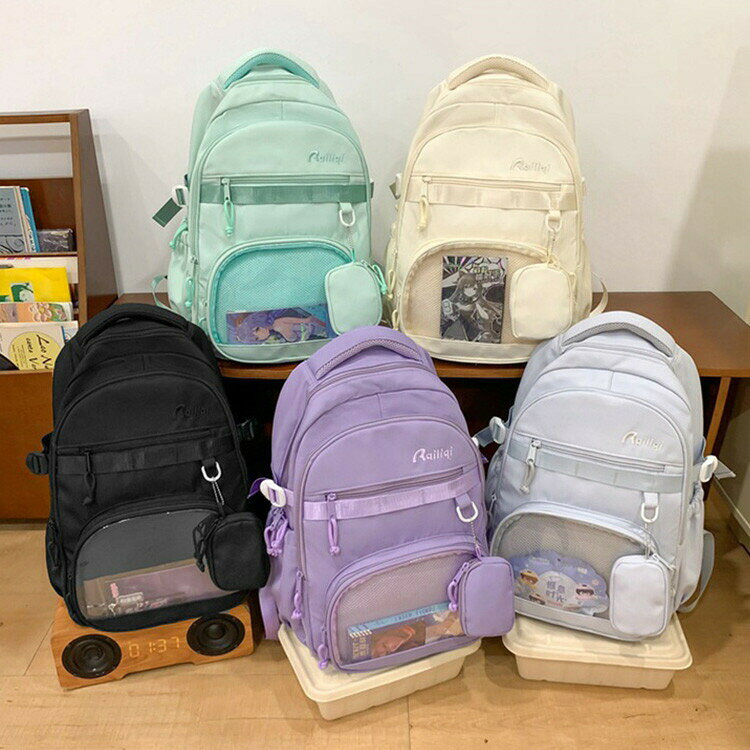 -------------------------------------------------------------------------------------------------------商品仕様【素材】ナイロン PVC【サイズ】本体:約幅31cmxマチ15cmx高さ45cm【重さ】約650g【生産国】中国製【注意】◆画像通りの缶バッチ、ぬいぐるみなど商品は付属しません。※包装について、「簡易包装」を推進しております。※1-3cmの誤差がございまいますので、あらかじめご了承ください。※長時間濡れたままで重ねて置いたり、摩擦(特に湿った状態での摩擦)や、 汗や雨などでぬれた時は他の衣料等に移染する場合がございますのでお気を付け下さいませ。また洗濯の際は移染する場合がございますので、他の物とは分けて洗って下さいませ。※素材の特性上、洗濯やクリーニングにより多少縮んだり 斜行(商品全体がねじれて見える状態)が生じる事がございます。※お取り扱い前に、商品付属タグの記載もご確認下さい【関連キーワード】リュック バッグパック 透明窓 レディース バッグ カバン ぬいぐるみ 缶バッチ 推し クリアバッグ 透明バッグ デコバッグ ヲタ オタク オタク活 推し活 かわいい シンプル ガールズ 通学 学生 高校生 中学生 大容量 a4 中学生 高校生 大人 かわいい 可愛い ディリー 日常------------------------------------------------------------------------------------------------------- 痛リュック 痛バッグ 痛バ 推し活バッ バッグ 小物 ブランド雑貨 続々登場 白 黒 ブルー グリーン パープル