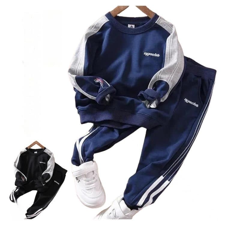 春秋冬シーズンを通して着用できるスウェットセットアップです。しっかりした生地感で弾力性があり、首元・袖口・裾はリブ仕様で着心地も抜群。同生地を使用して統一感を出しており、これだけでこなれたスタイリングが楽しめます。セットアップはもちろん、それぞれ単品でも使え、コーディネートの幅が広がるユーティリティーなアイテムです。学校やお出かけなどのデイリー使いからスポーツなどのアクティブなシーンでも大活躍! サイズ110 120 130 140 150 160サイズについての説明サイズ 着丈 バスト 袖丈 パンツ丈 股丈 ウエスト ヒップ※サイズ表の実寸法は商品によって1-3cm程度の誤差がある場合がございます。素材ポリエステル色ブラック(上下セット) ネイビー(上下セット)備考サイズ詳細等の測り方はスタッフ間で統一、徹底はしておりますが、実寸は商品によって若干の誤差(1cm〜3cm )がある場合がございますので、予めご了承ください。商品の色は、撮影時の光や、お客様のモニターの色具合などにより、実際の商品と異なる場合がございます。あらかじめ、ご了承ください。▼色味の強い製品によっては他の衣類などに色移りする場合もございますので、速やかに(脱水、乾燥等)するようにお願いいたします。▼▼生地の特性上、やや匂いが強く感じられるものもございます。数日のご使用や陰干しなどで気になる匂いはほとんど感じられなくなります。指定された配送時間は承っておりません。スウェット セットアップ キッズ服 ト スポーツ アウトドア 豊富な品揃え ブラック(上下セット) ネイビー(上下セット) 110 120 130 140 150 160