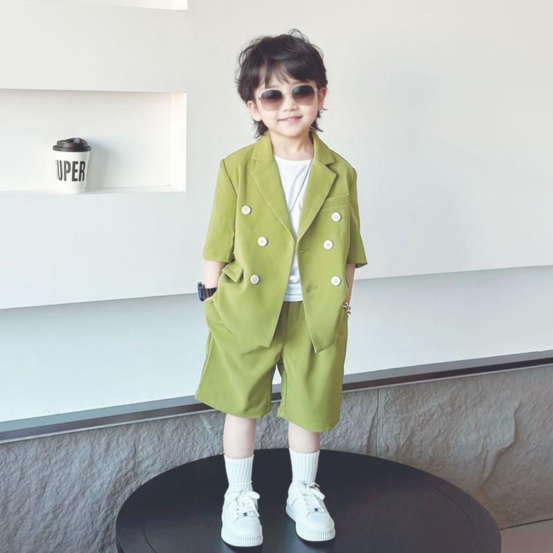 ・カテゴリ: キッズセットアップ・性別: 男の子用・スタイル: 韓国風・セットタイプ: パンツセット・対象年齢: 3〜8歳(身長100〜140cm)・袖丈: 半袖・パンツ丈: ショート・生地加工: 柔軟処理・厚さ: 薄手・柄: 無地・特徴: セットアップ、トレンド・主な素材: ポリエステル85%・安全基準: B種・留め具: ダブルボタン・カラー展開: グリーン・サイズ展開: 90cm、100cm、110cm、120cm、130cm、140cm、150cm、160cmセットアップ キッズ 男の子 男児 半 キッズ スーツ カジュアルセットアップ スーツ 早い者勝ち A:緑スーツ2点セット B:緑スーツ3点セット C:緑スーツ4点セット 90cm 100cm 110cm 120cm 130cm 140cm 150cm 160cm