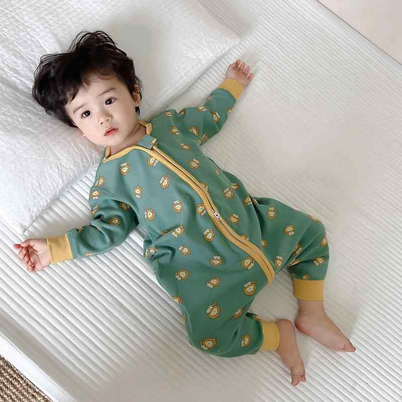 Rakuten - スリーパー ベビー キッズ 男の子 女の子 寝冷え防止 布団蹴り防止 足つき フラットシーム 肌に優しい 綿 コットン 中綿入り 厚手 春夏秋冬 カバーオール ロンパース 可愛い柄