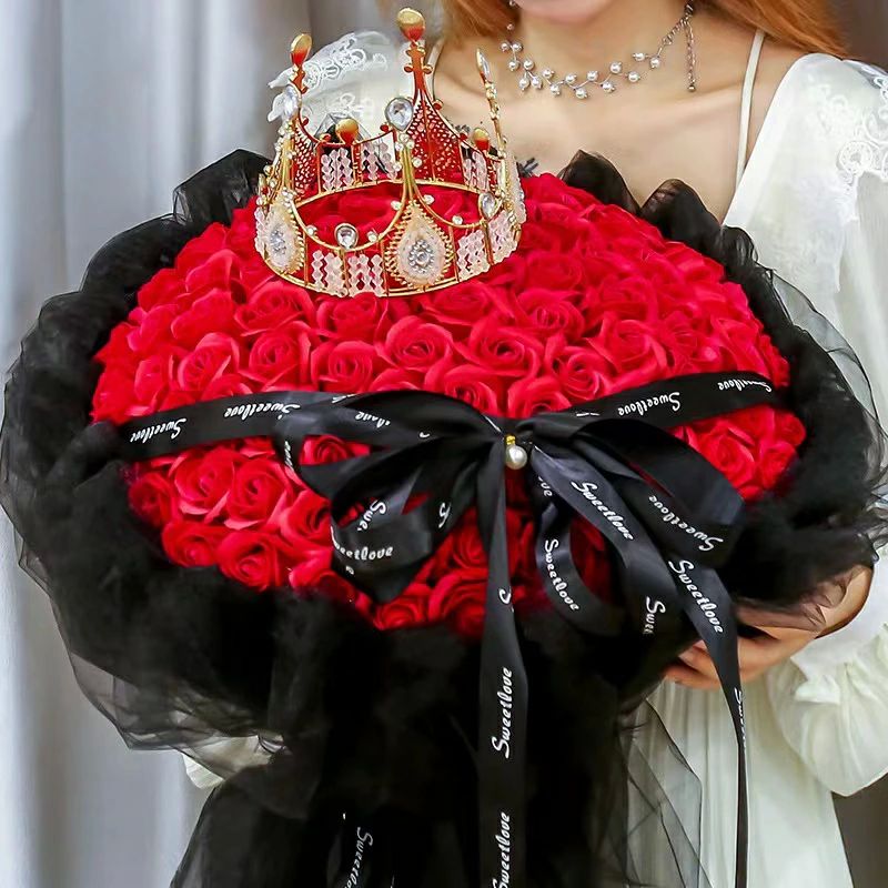 Rakuten - カードや王冠付 造花 シャボン花卉 結婚式 お祝い 婚約 サプライズ 結婚 求婚 告白 誕生祝 赤いバラの花束 約33*40cm 52本 花束