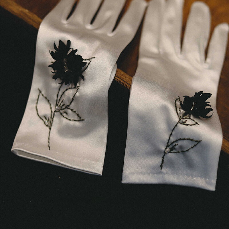 送料無料 ウェディンググローブ 刺繍 ドレスグローブ 指ありドレスグローブ ブライダル手袋 パーティー かわいい 撮影道具 お洒落 清楚 エレガント ショートグローブ ブライダル小物 ニ次会 披露宴 挙式