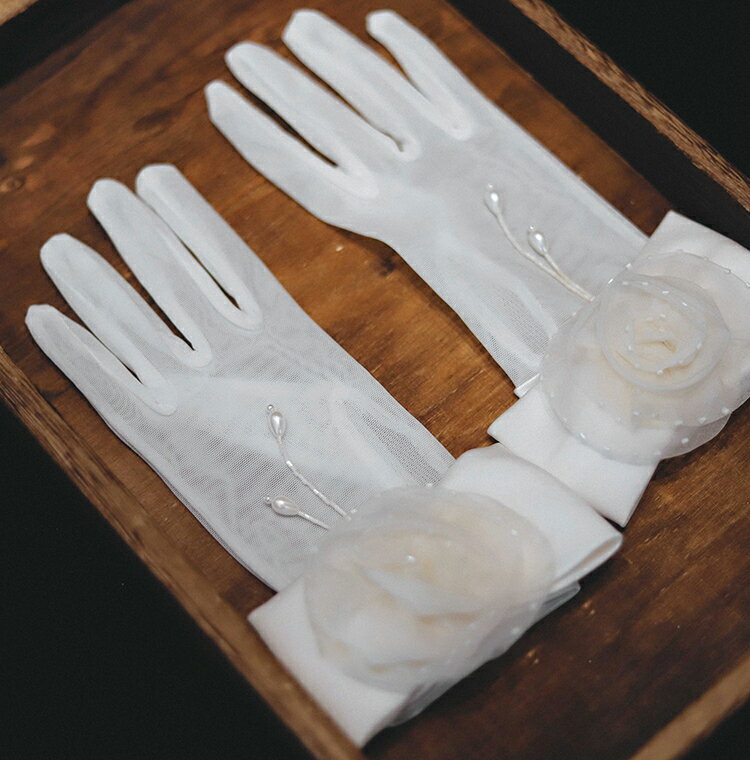 送料無料 ウェディンググローブ パール 透け感 花 蝶結び ブライダル手袋 wedding gloves ドレスグローブ ショートグローブ 指ありドレスグローブ ウェディング小物 撮影道具 エレガント かわいい パーティー 高品質 無地 花嫁