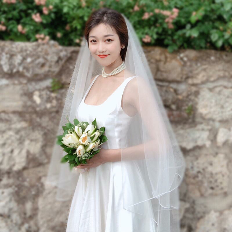 ウェディングベール 夢のウェディング 花嫁 セミロング 結婚式 披露宴 挙式 高級感 ベールアップ ベールダウン レース付き フワフワ オフホワイト 優雅 ビンテージ プリンセス お姫様 海外撮影 旅行結婚